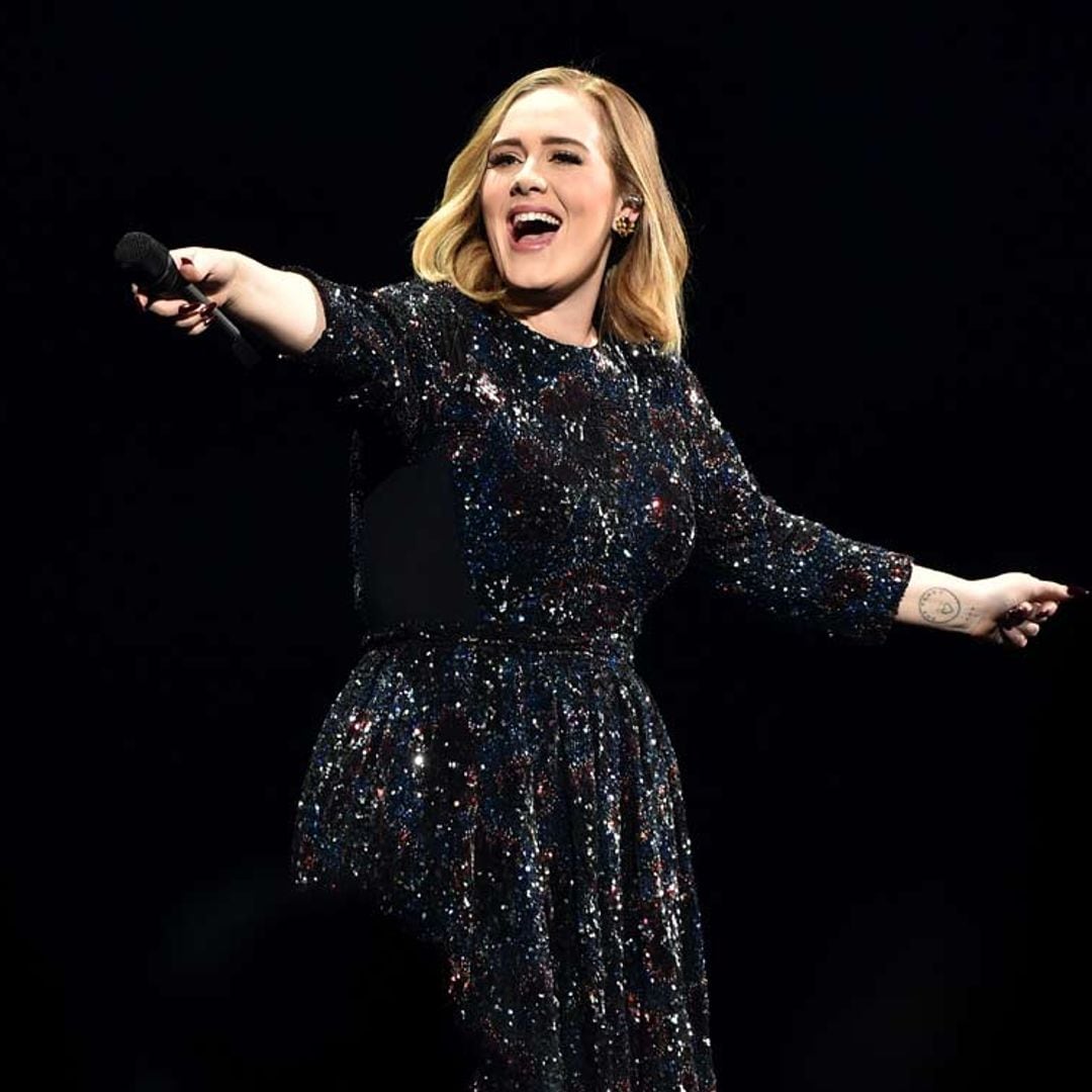 La foto de los 4 millones de 'likes' con la que Adele confirma su noviazgo vestida de Alta Costura