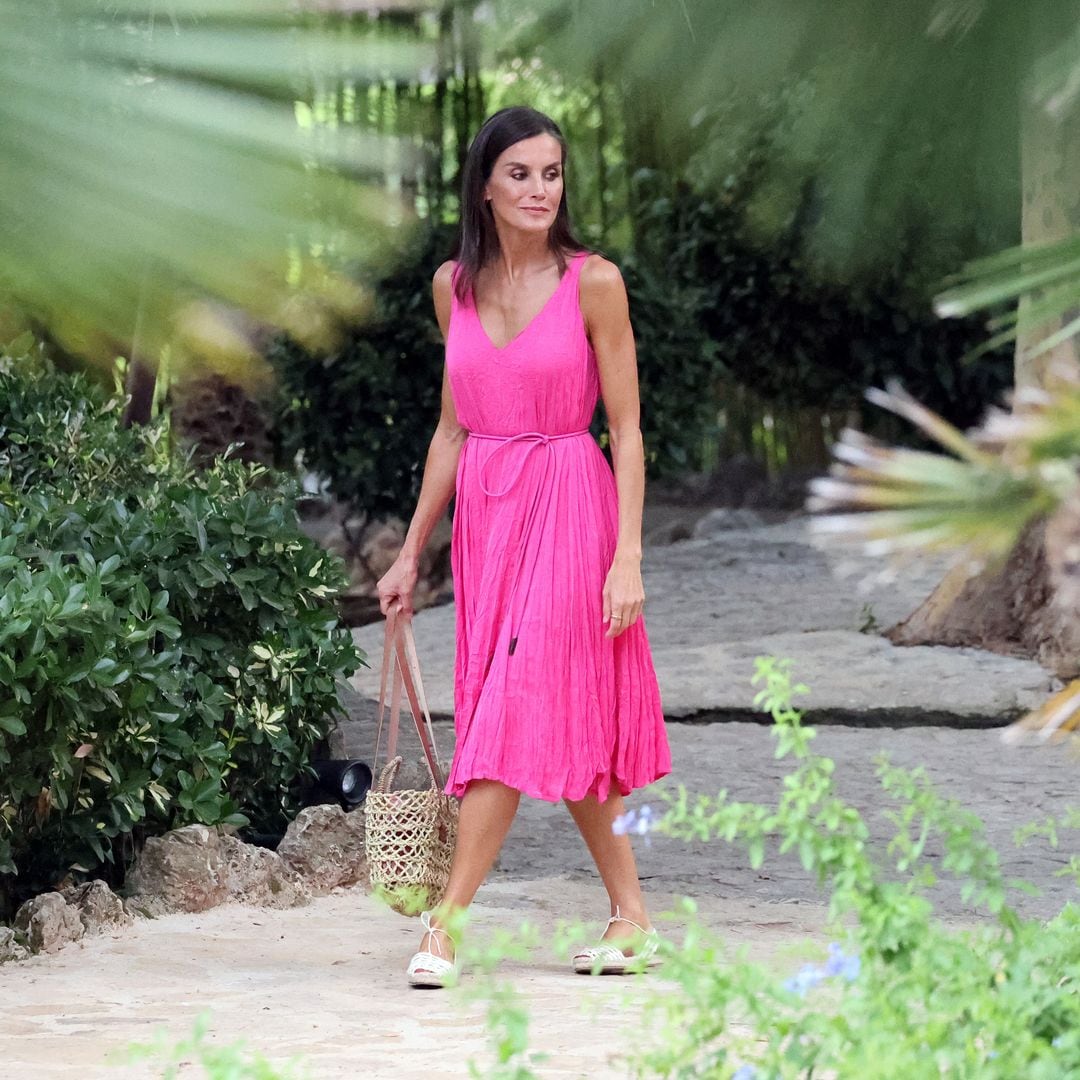 El gran cambio de la reina Letizia con los looks de verano en sus posados mallorquines