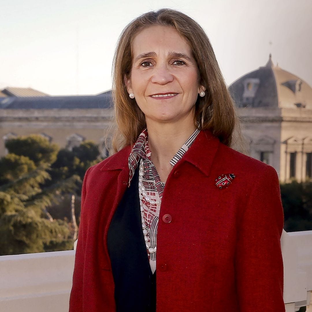 La infanta Elena acompaña a ¡HOLA! con un cariñoso mensaje en una fecha histórica