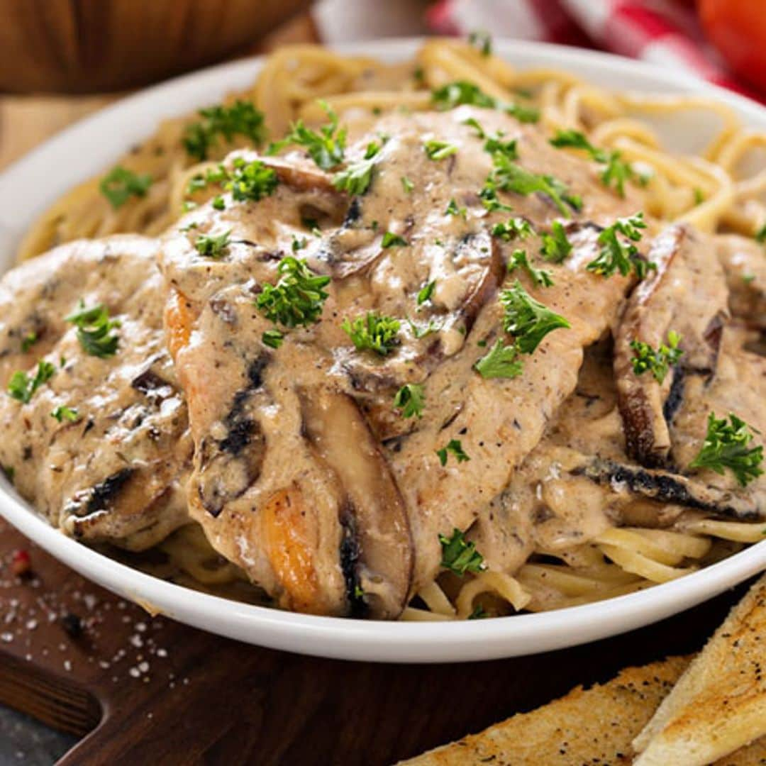 Escalopines de pollo al Marsala con pasta