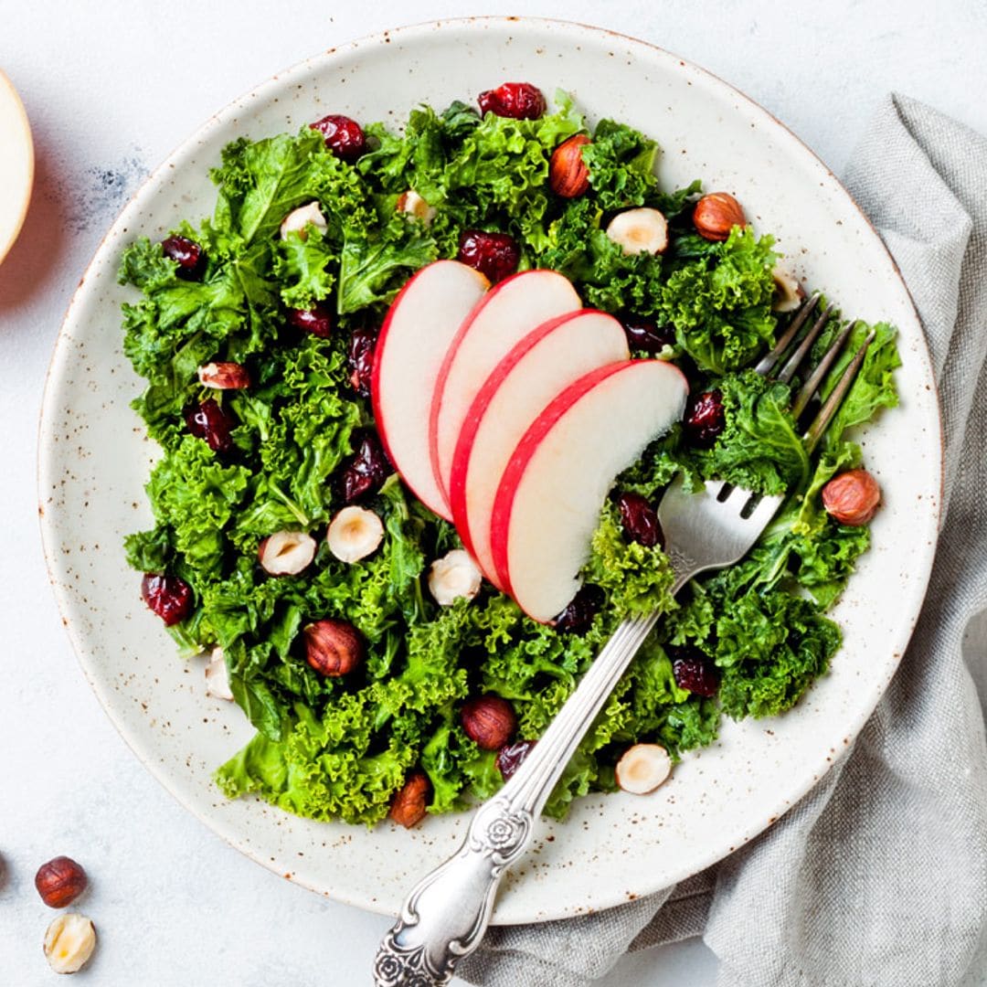 Ensalada de kale, manzana y avellanas