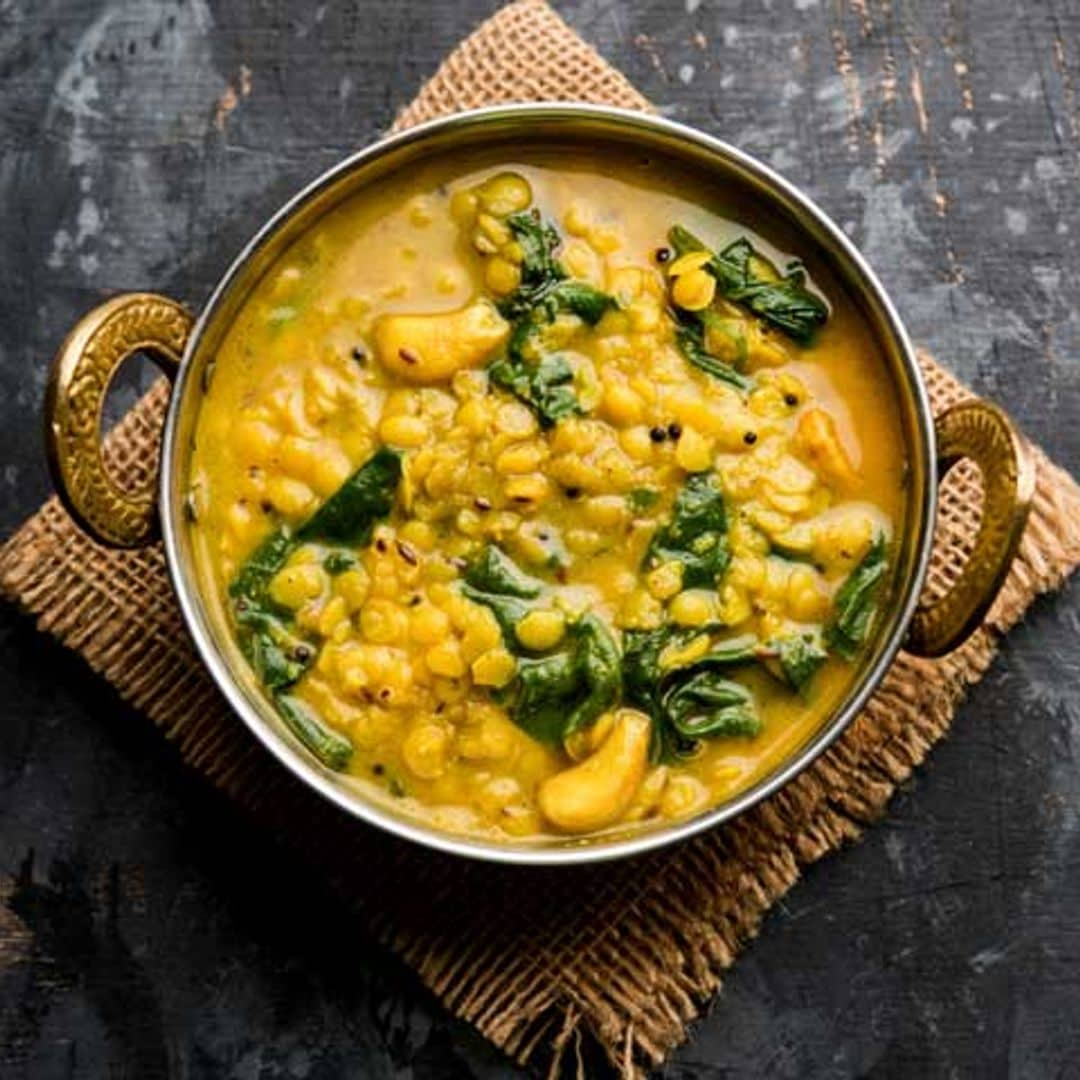 Lentejas con curry y espinacas fritas