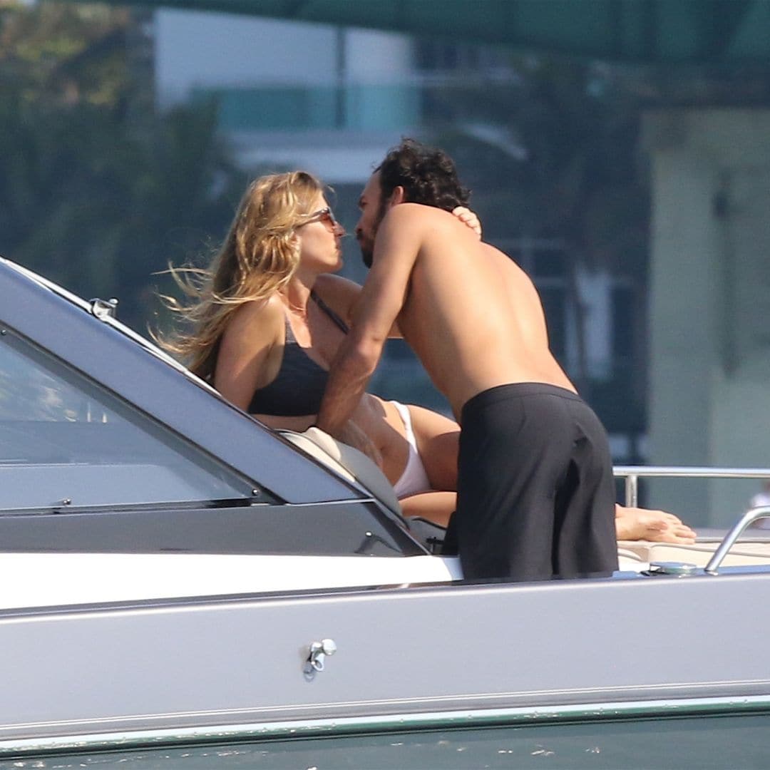 Gisele Bündchen presume su figura en bikini en un romántico momento con Joaquim Valente