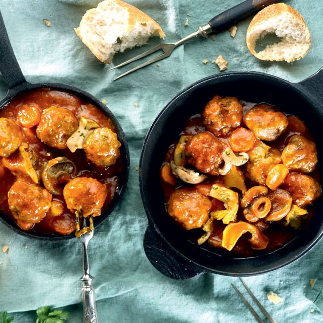 Albóndigas con setas, aceitunas y un toque de canela