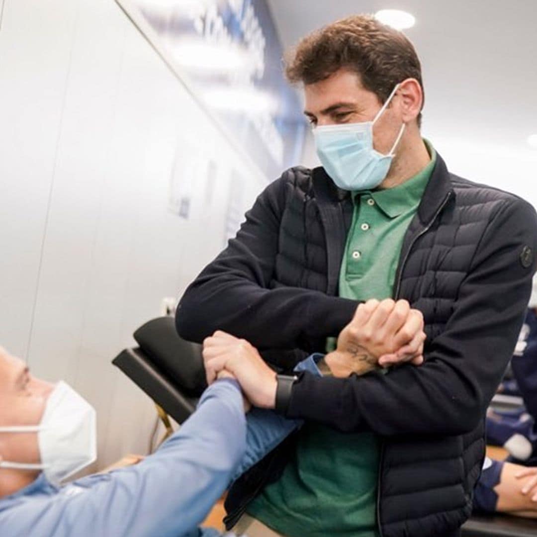 Iker Casillas desconecta en Oporto y realiza una visita muy especial a sus antiguos compañeros