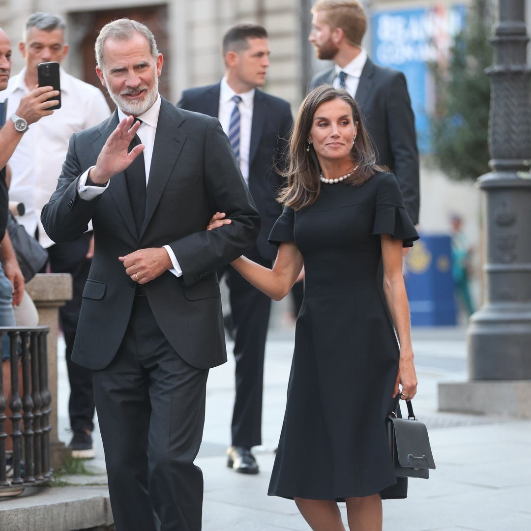 Los reyes Felipe y Letizia asisten al funeral de Juan Gómez-Acebo en Madrid para arropar a la familia