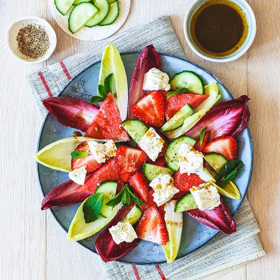 Ensaladas fresquitas con verduras de hoja perfectas para estar hidratados