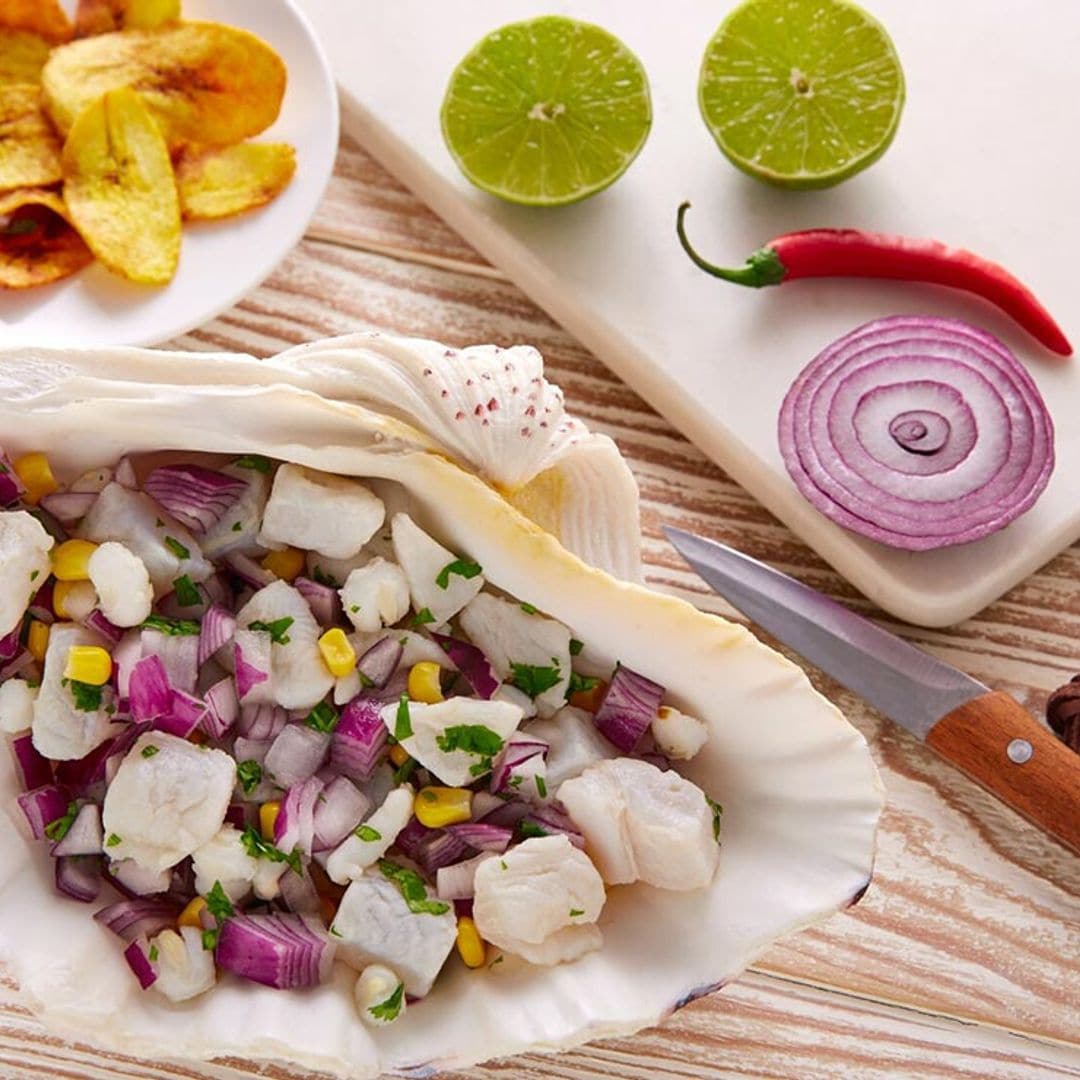 Ceviche clásico de lubina con patacones