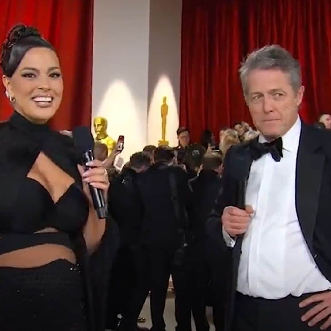 El incómodo momento de Hugh Grant y la modelo Ashley Graham que se ha hecho viral