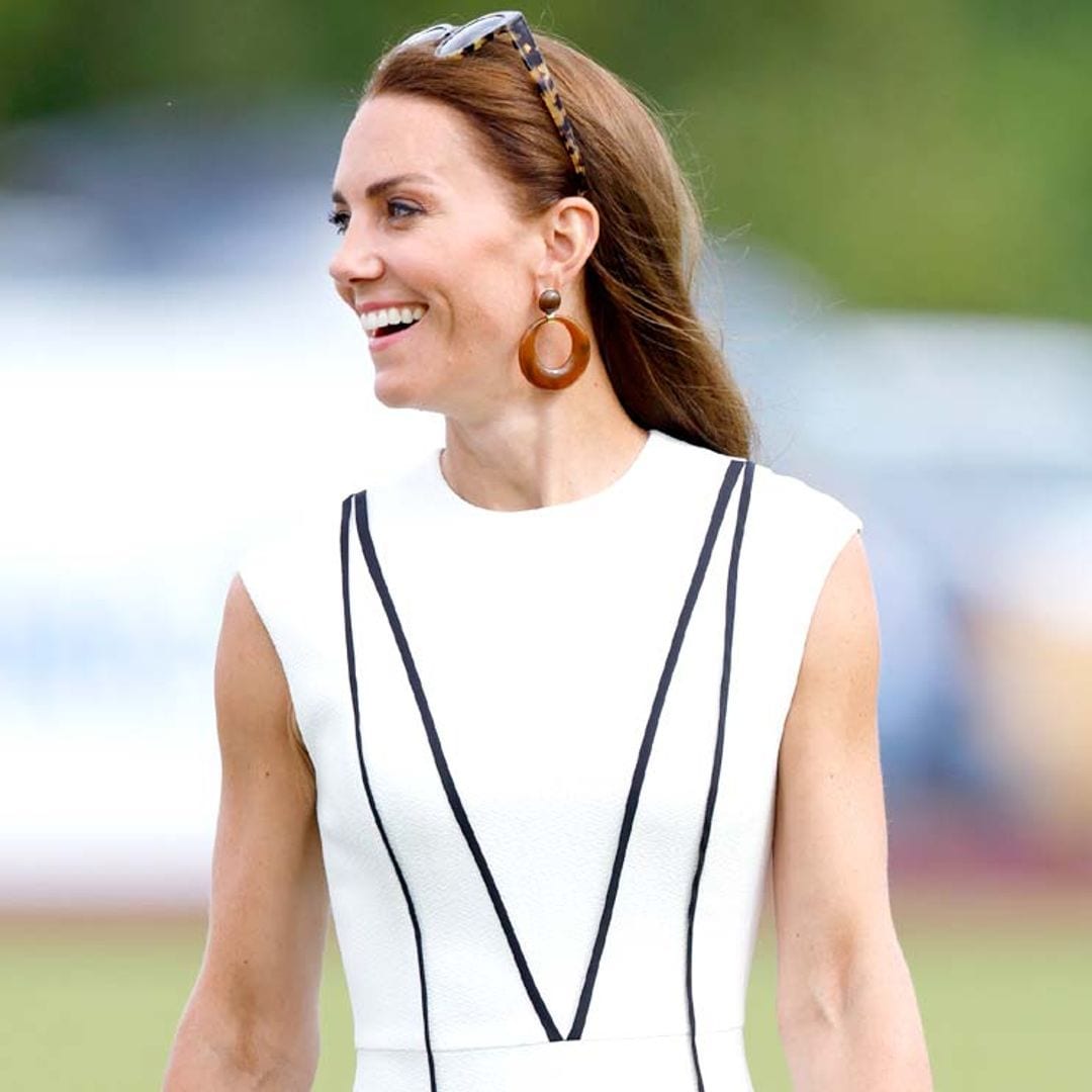 En su look más cómodo, Kate estrena los pendientes de 50 euros que ya tiene otra 'royal'