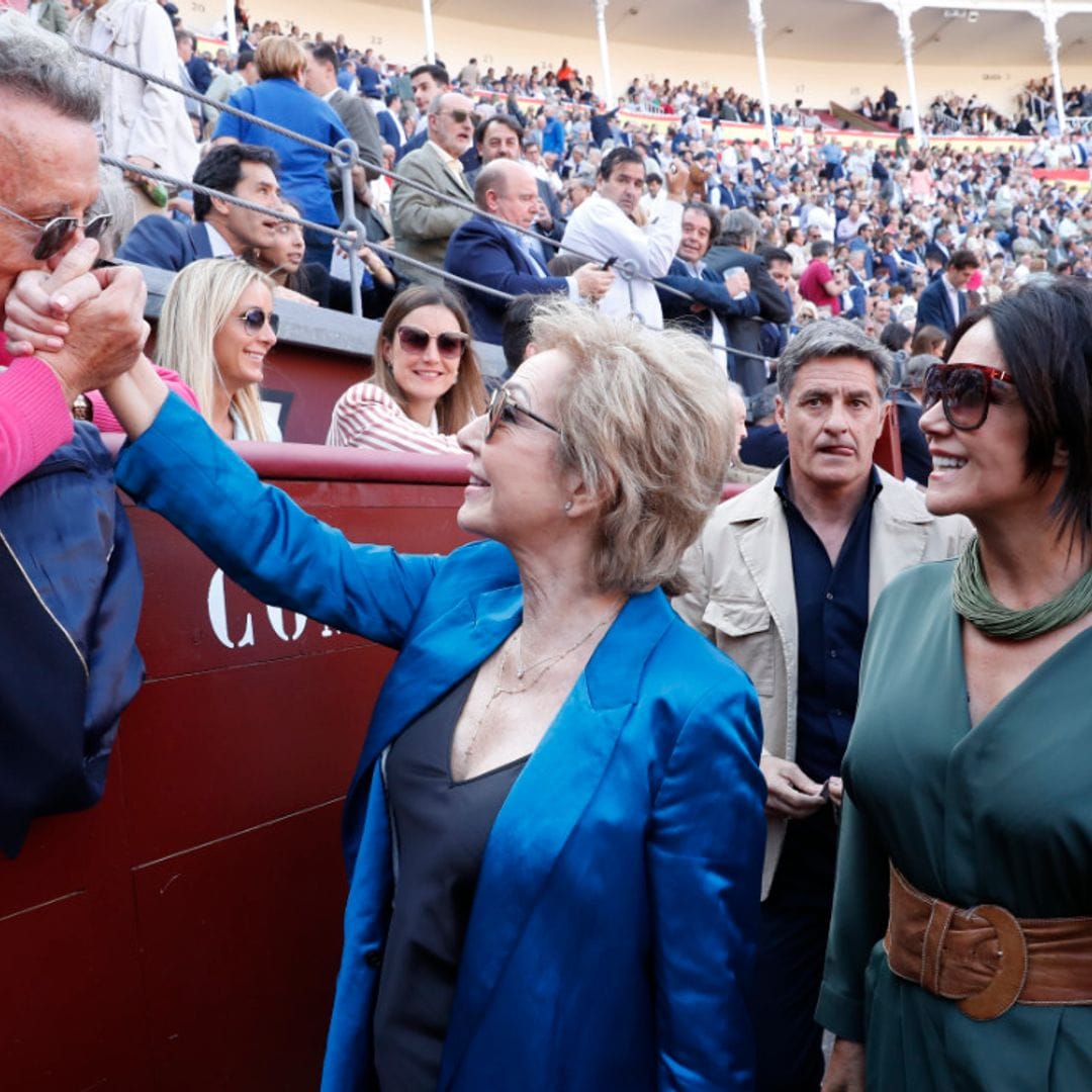 Ana Rosa Quintana disfruta con Pepa Gea de una tarde de toros marcada por un cariñoso reencuentro