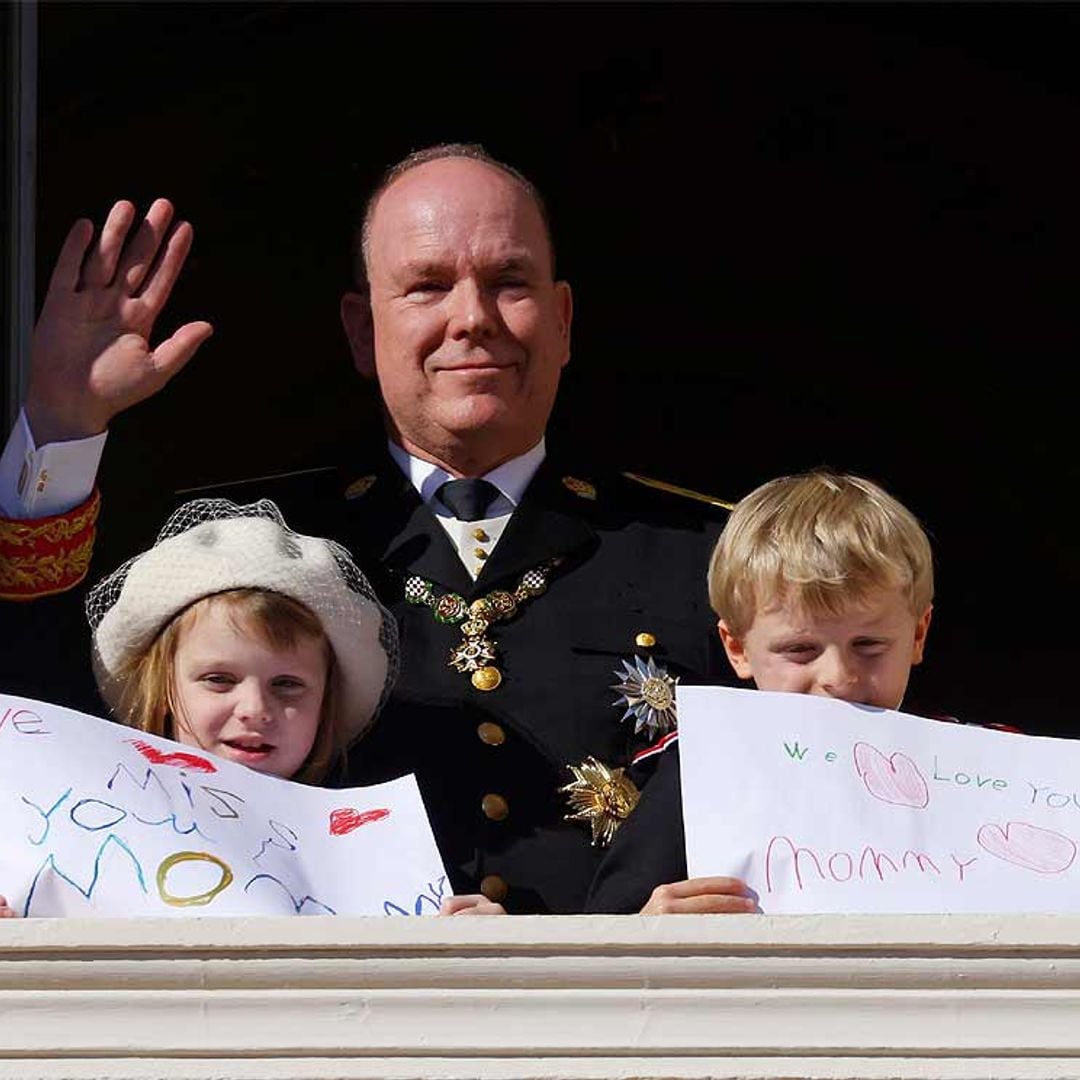 El mensaje de Jacques y Gabriella de Mónaco a Charlene desde el balcón de palacio: 'Te echamos de menos, mami'