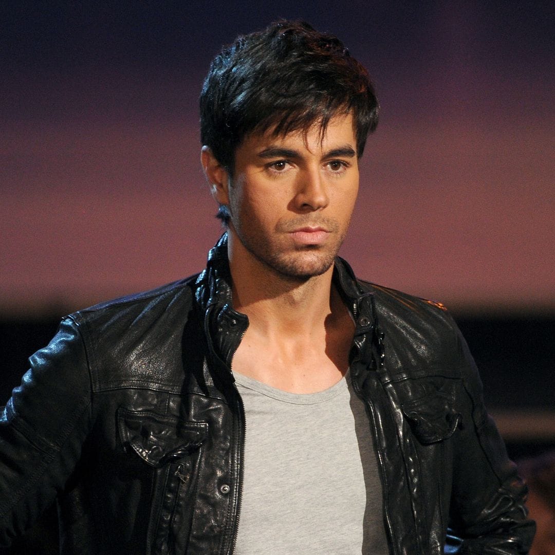 Enrique Iglesias reacciona al caso de una fan estafada por un impostor que se hacía pasar por él