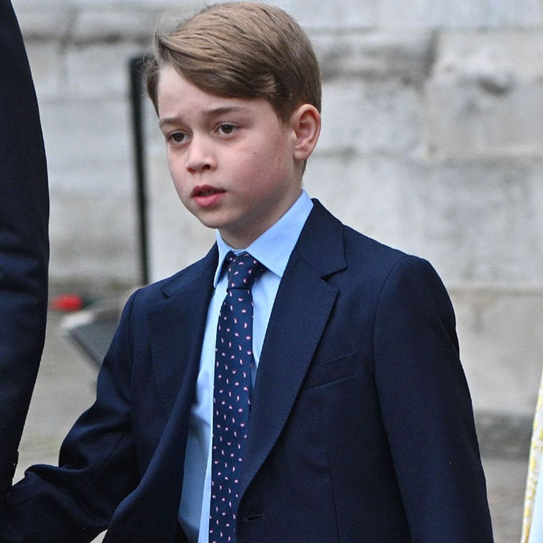 George de Cambridge, todo un hombrecito con su traje y una corbata española de 20 euros