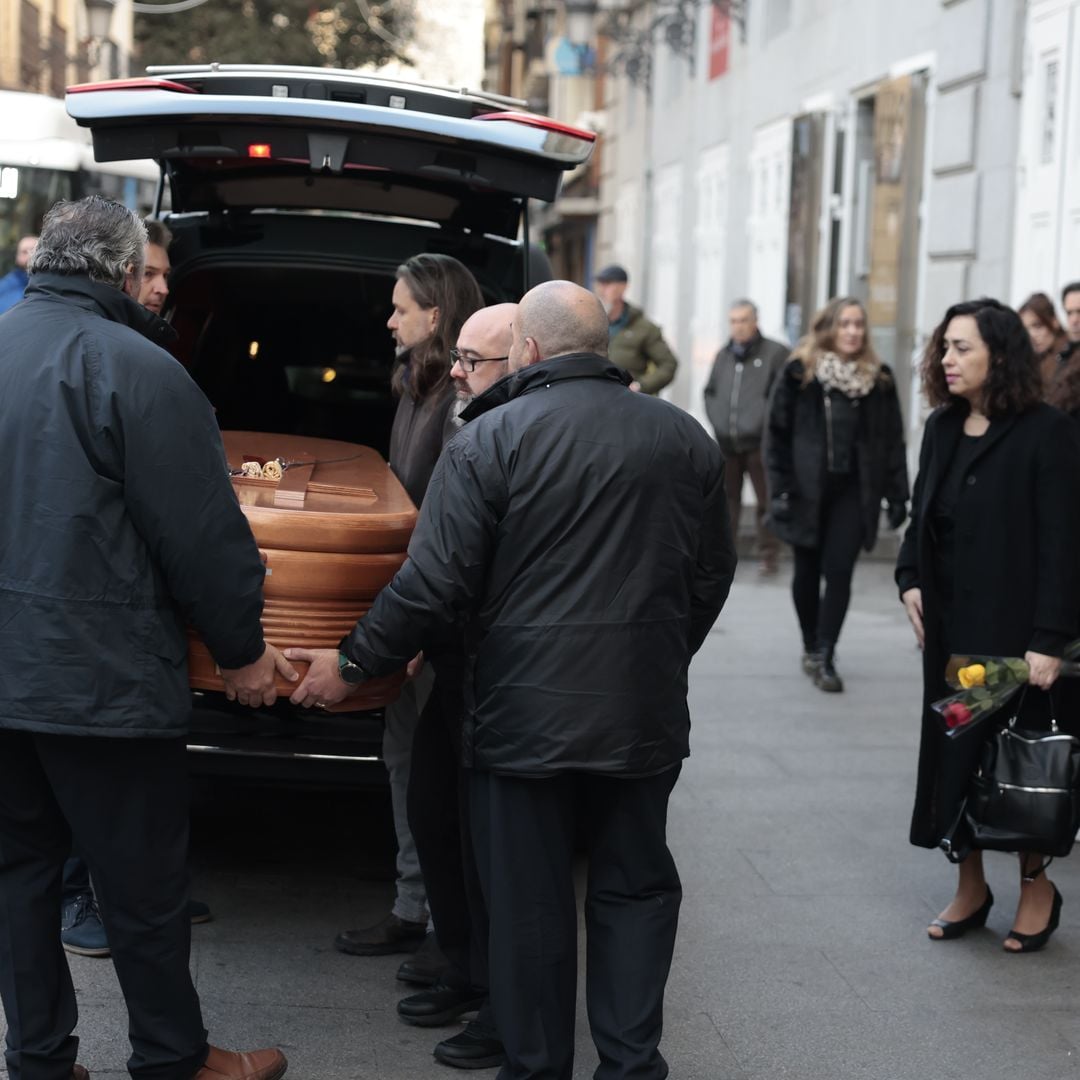 Marisa Paredes recibe el último adiós en su capilla ardiente en el Teatro Español