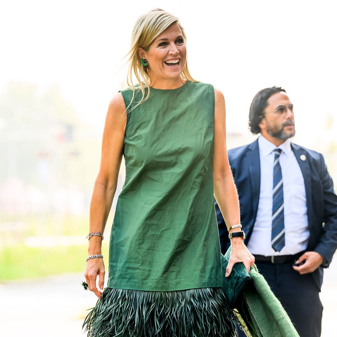 El minivestido de plumas con el que Máxima continúa su impresionante maratón de estilo