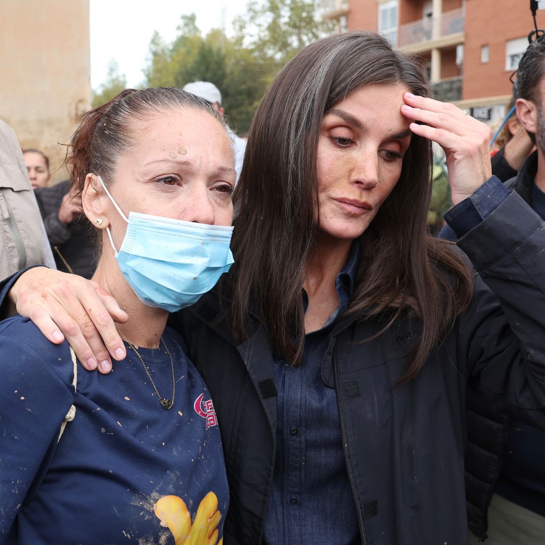 La Reina Letizia muestra su lado más humano y llora con los damnificados de Valencia