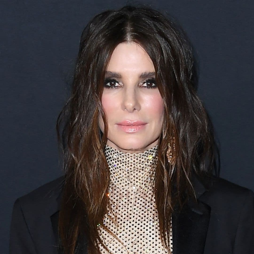 Sandra Bullock usa el truco de belleza favorito de la generación Z