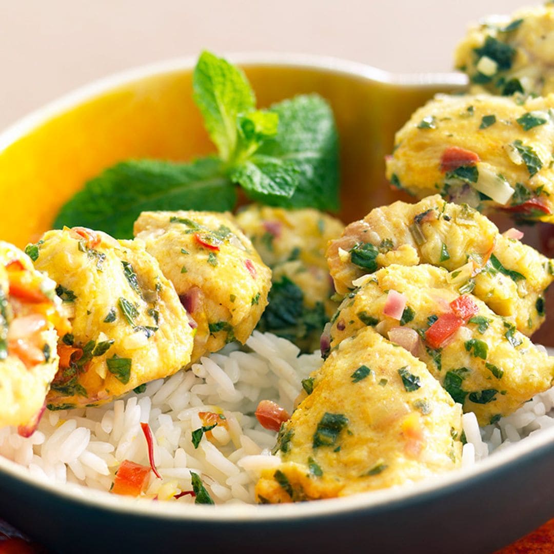 Brochetas de congrio al azafrán con arroz basmati