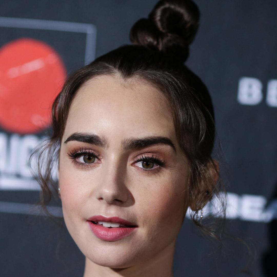 Rejuvenece tu mirada con el diseño de cejas de Lily Collins y estos productos