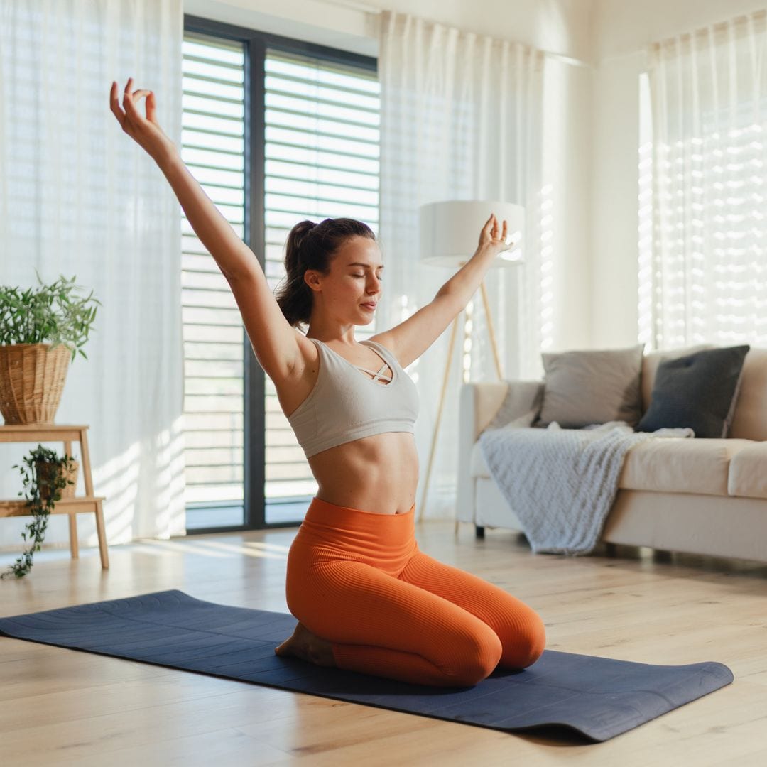 Cómo crear una rutina de yoga en casa de 10 minutos