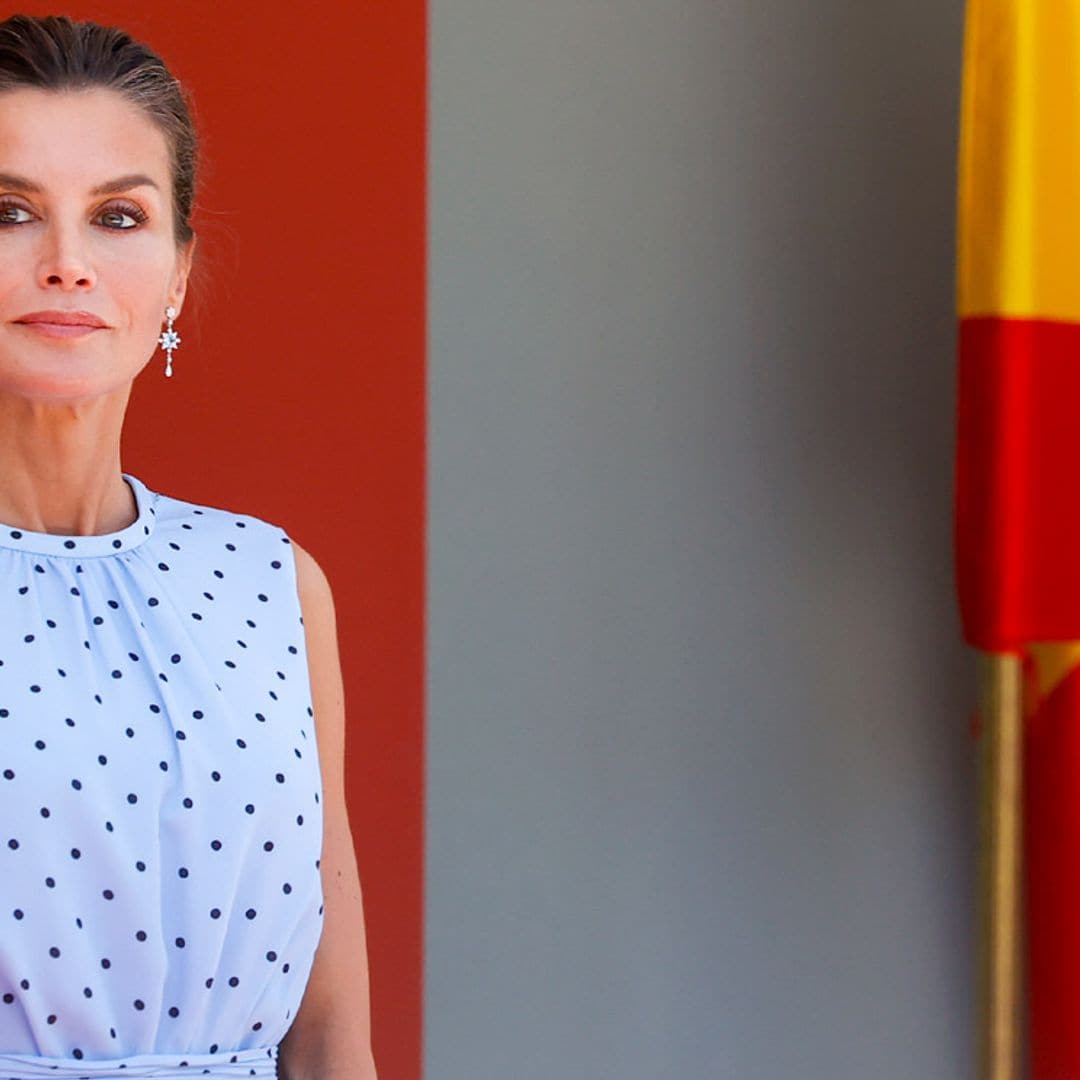 Recordamos los diferentes looks de la reina Letizia en el Día de las Fuerzas Armadas