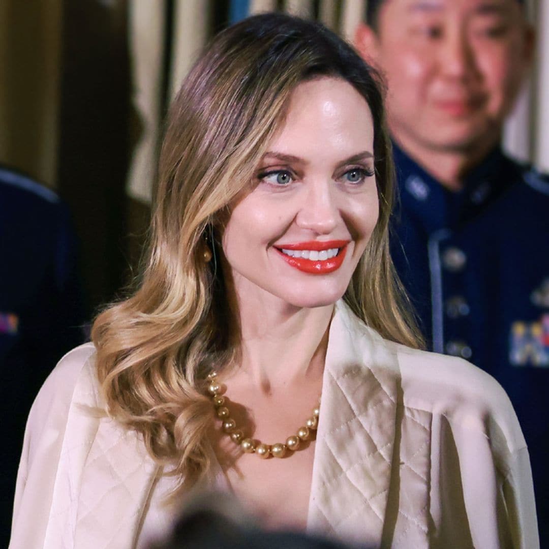 El nuevo look de Angelina Jolie que nos ha teletransportado 35 años atrás