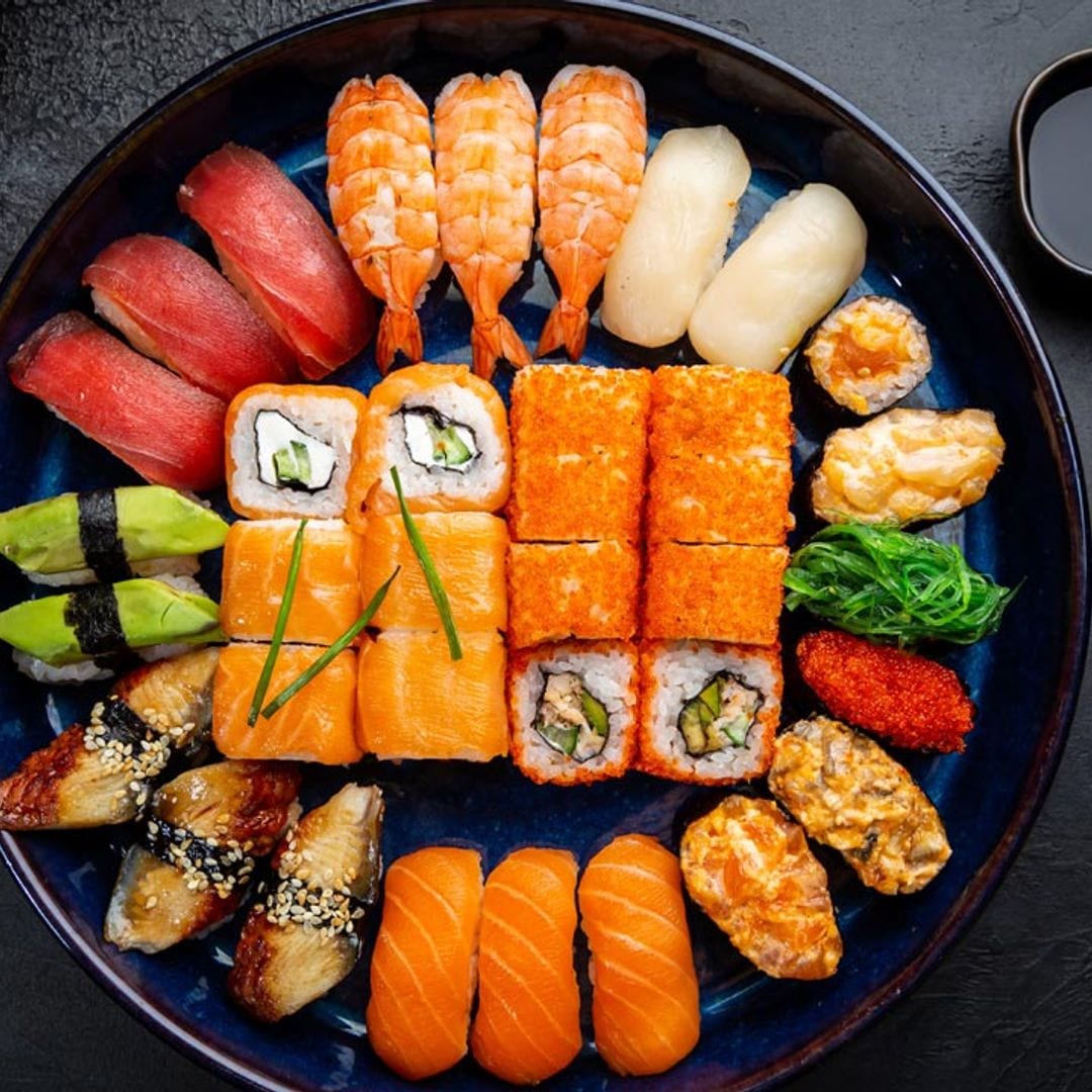 Ni es japonés ni se debe comer (obligatoriamente) con palillos: 15 curiosidades sobre el 'sushi'