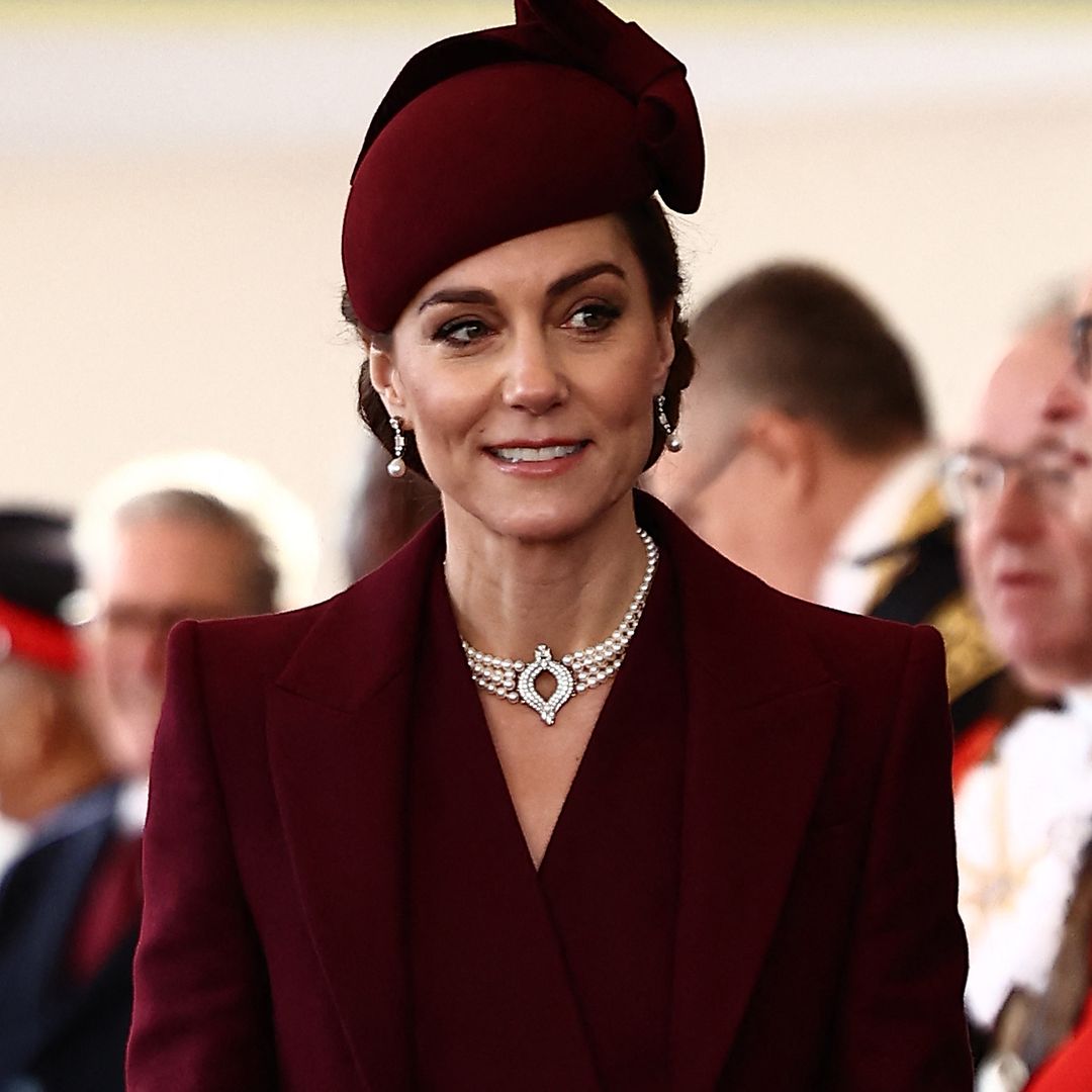 Kate Middleton reaparece con el collar de perlas japonesas de Isabel II