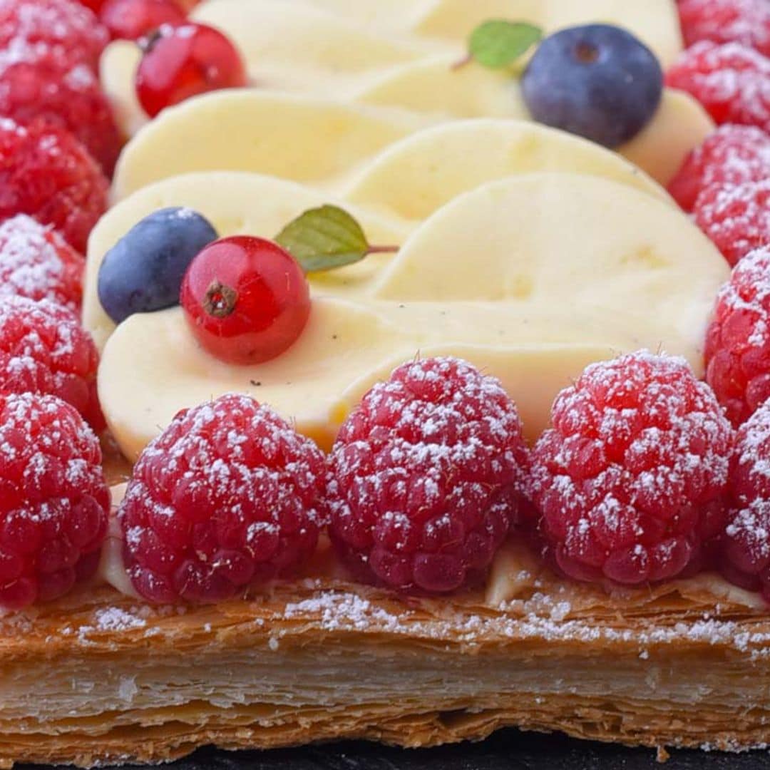 Tarta con frutos rojos y crema diplomática