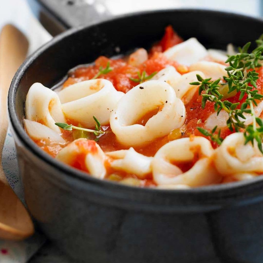 Guiso de calamares con tomate al estilo provenzal