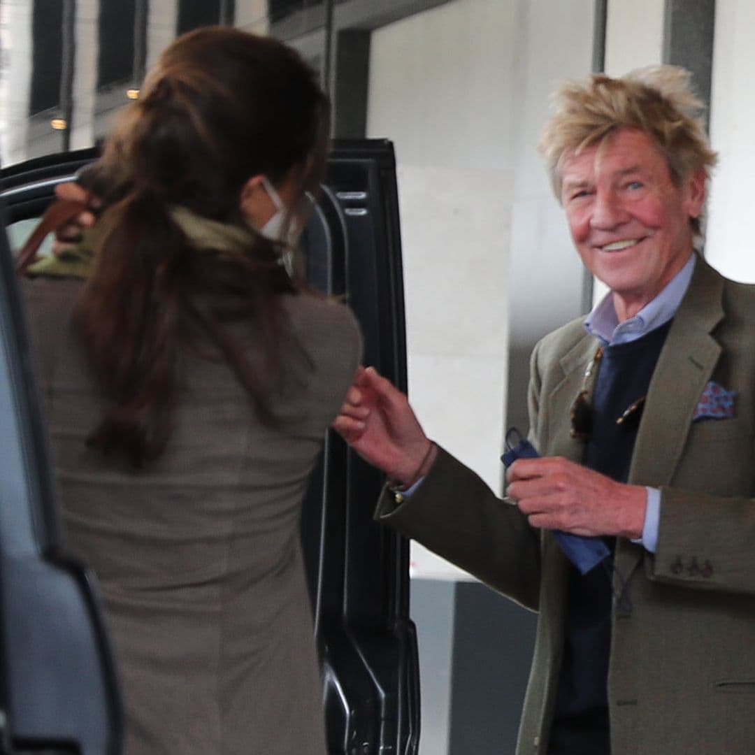 Ernesto de Hannover, muy sonriente con su novia horas antes del juicio contra su hijo