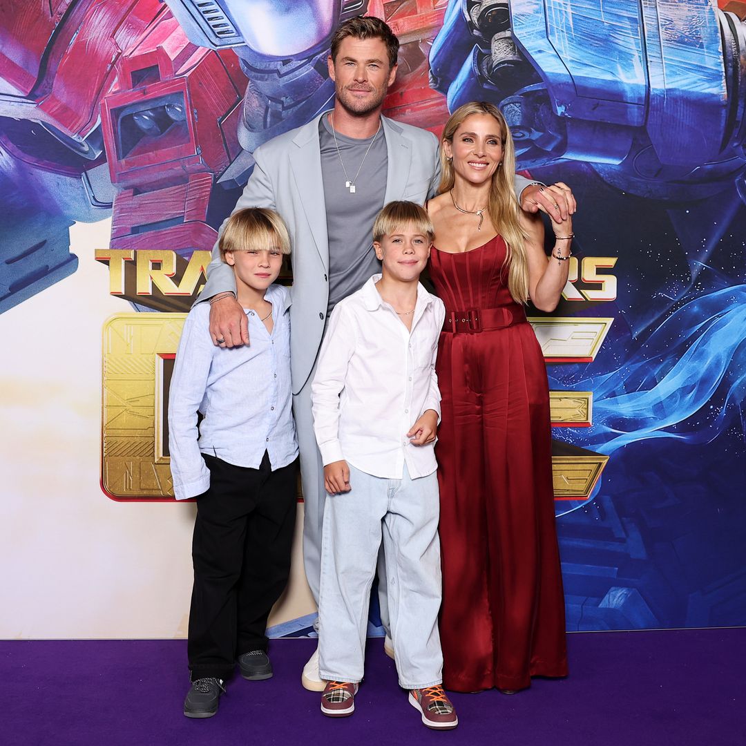 Elsa Pataky y Chris Hemsworth con sus hijos Sasga y Tristan en el estreno de "Transformers One" en Sydney el 11 de septiembre de 2024