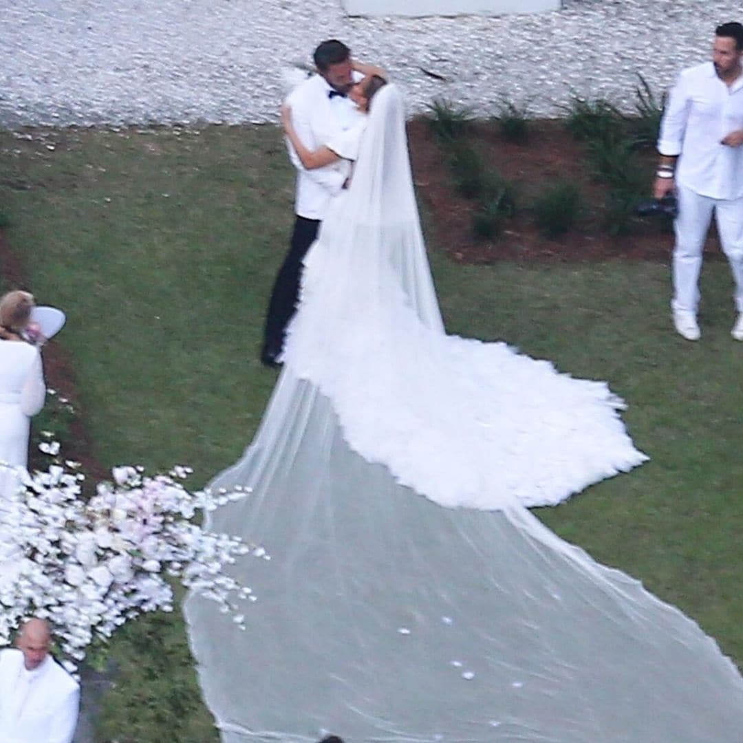 El increíble vestido de novia de Jennifer López en su boda con Ben Affleck