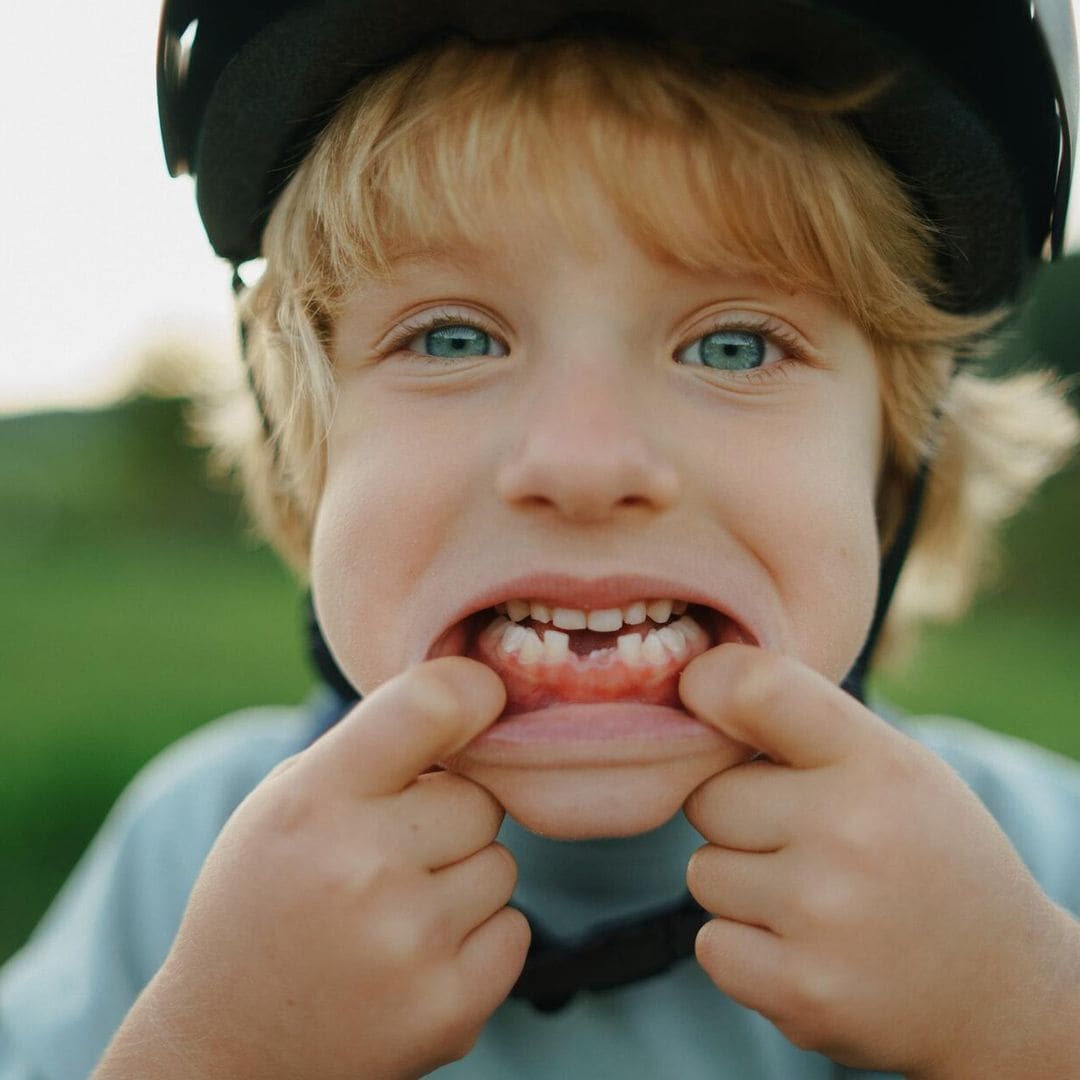 ‘¿Cómo puedo conservar los dientes de leche que se le han caído a mi hijo?’