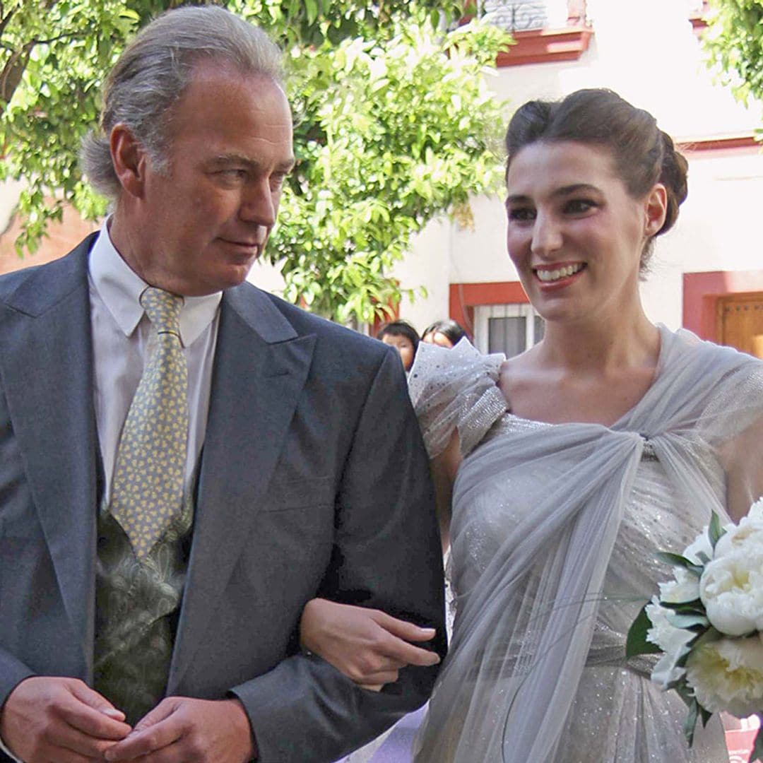 Toques de color y romanticismo: recordamos los vestidos de novia de las hermanas Osborne