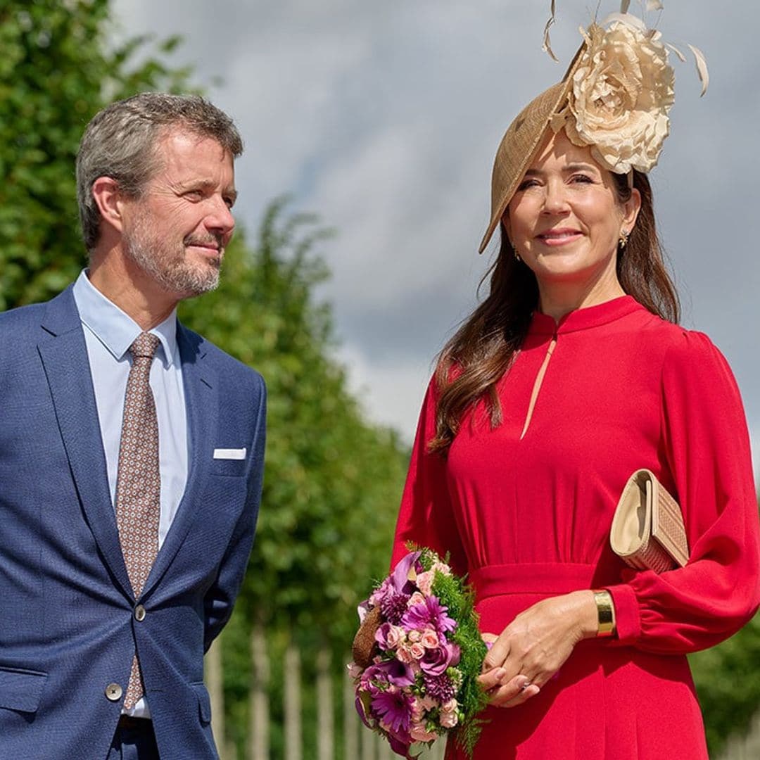 De vuelta al trabajo, la Princesa Mary de Dinamarca encantó en carmín