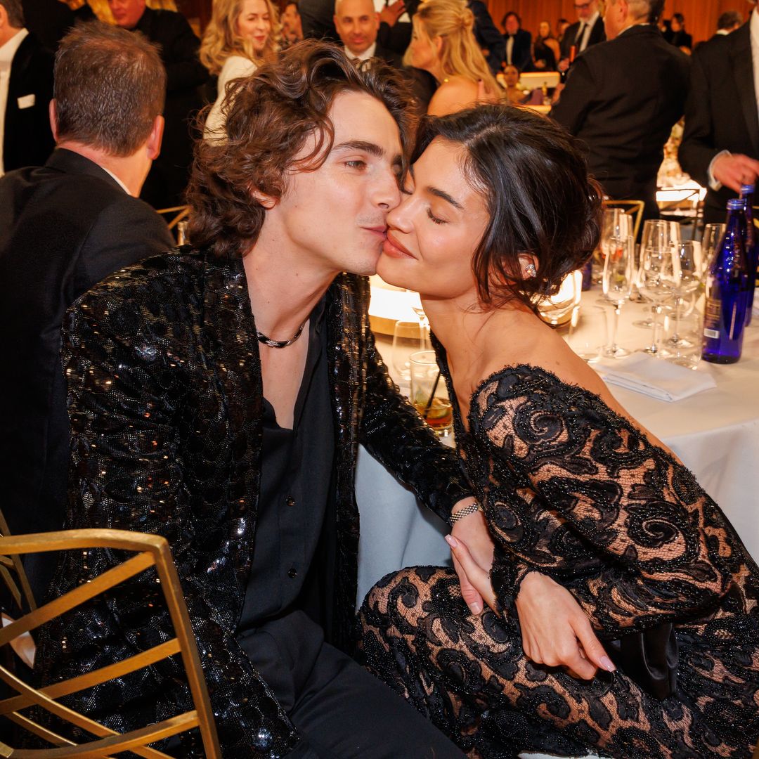 Timothée Chalamet y Kylie Jenner en los Globos de Oro 2024