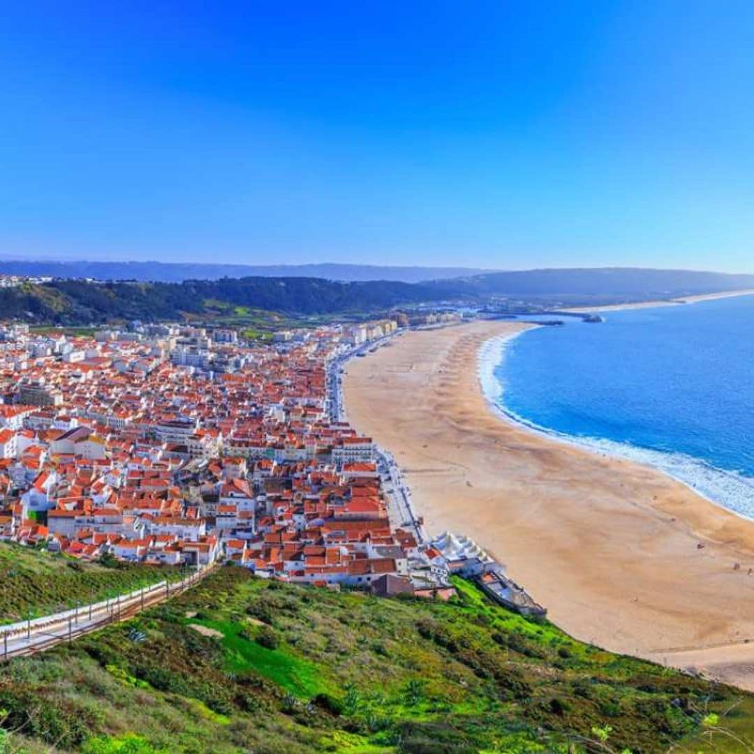 Surf y glamping en Nazaré, el destino de moda de Portugal