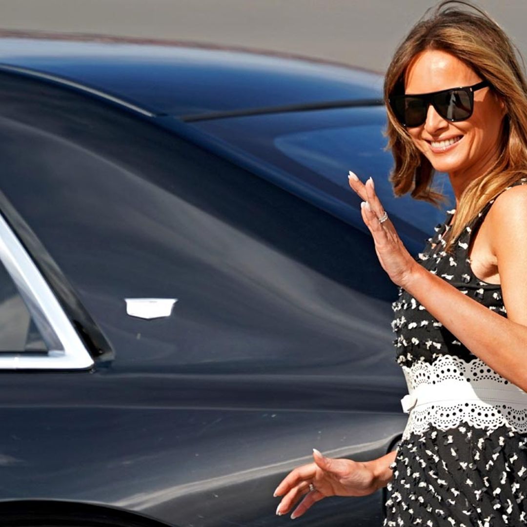 El vestido 'midi' de falsos lunares que Melania Trump transforma con un solo cambio