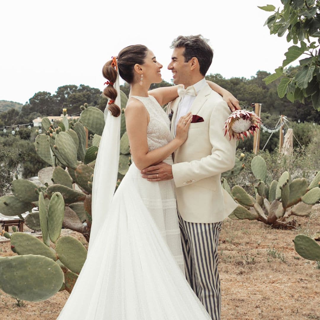 Los botines roqueros que ocultaba el vestido de novia de Candela Serrat