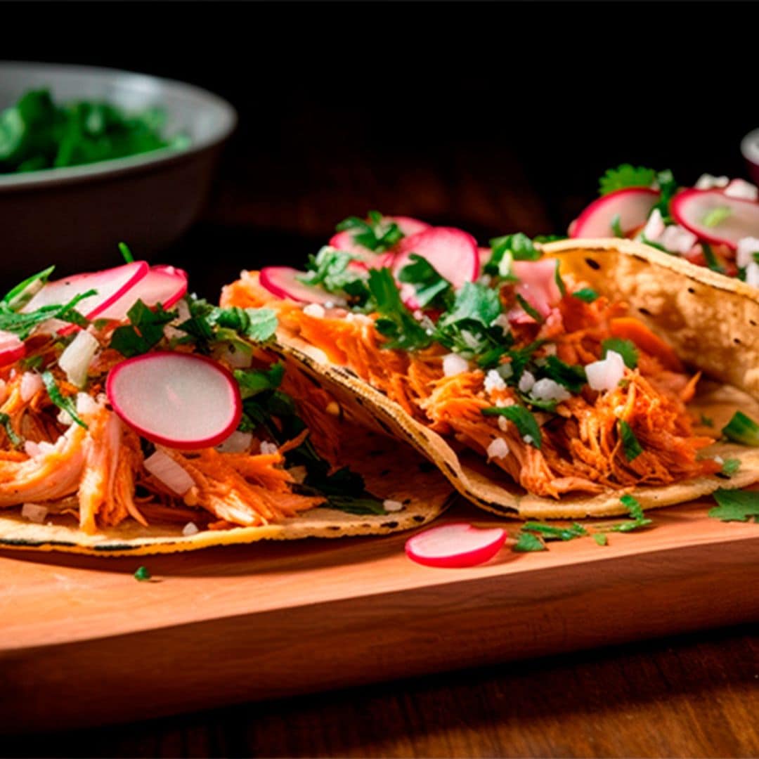 Tacos de tinga de pollo