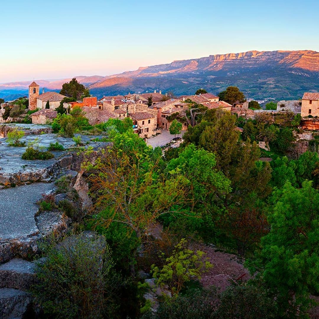 Pueblos medievales de Cataluña que parecen decorados de otra época