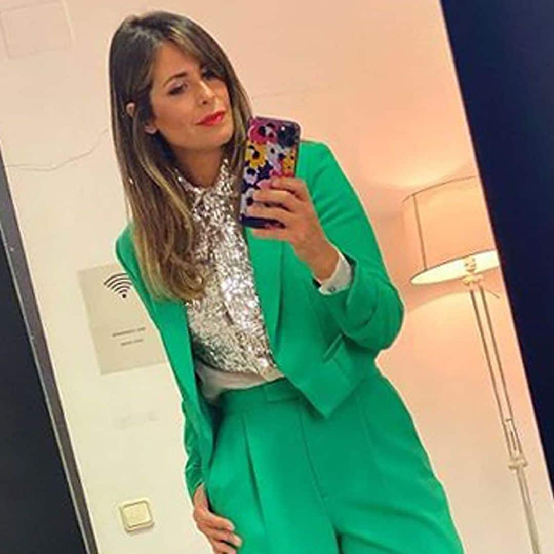 Traje eléctrico y camisa de lentejuelas: Nuria Roca deslumbra en su último proyecto