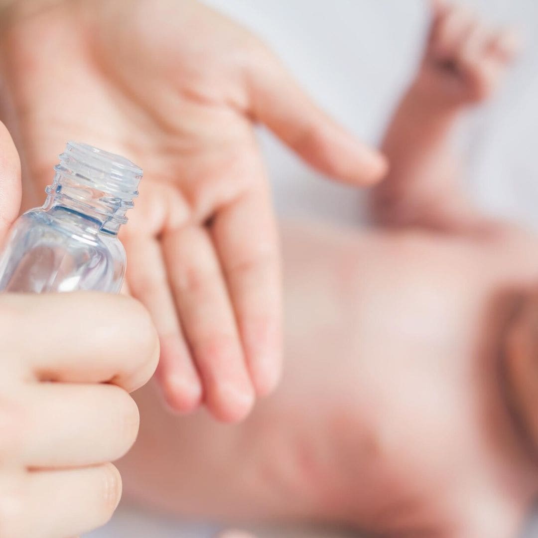 ¿Son seguros los aceites esenciales para los bebés y los niños?