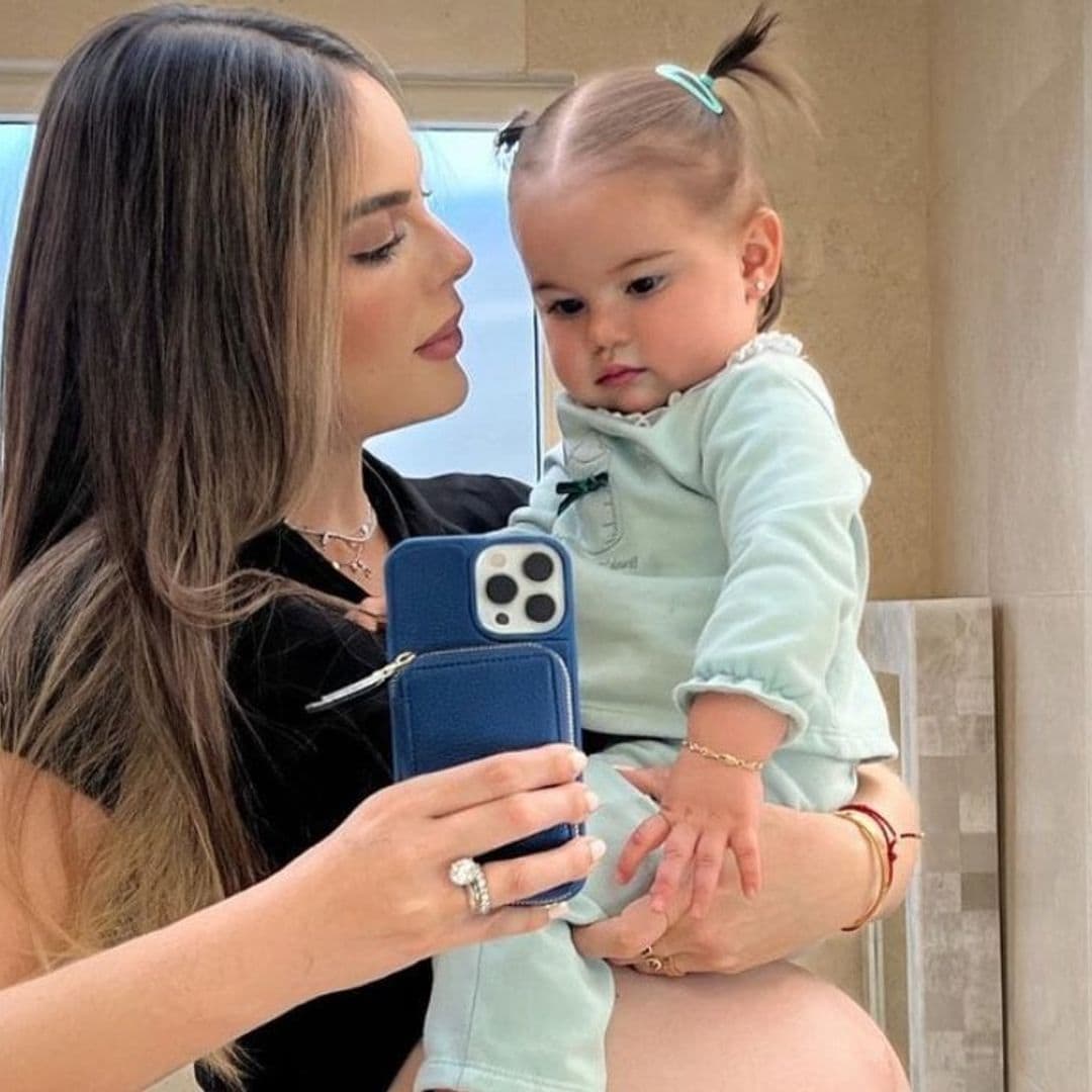 Acompañada de su hija, Ximena Navarrete presume su pancita de 30 semanas de embarazo