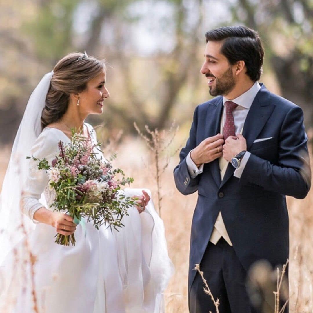 Laura, la novia del vestido sencillo con una espalda inolvidable