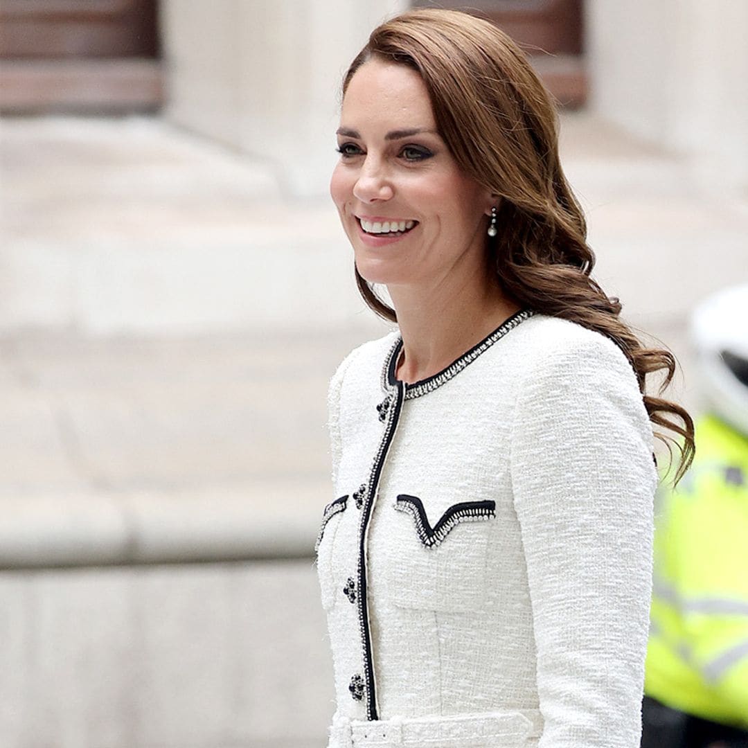 La princesa de Gales juega al despiste en Londres con un original vestido rebajado