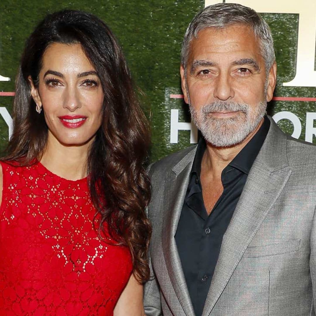 Amal Clooney, pura inspiración otoñal con su mono de encaje y taconazos dorados