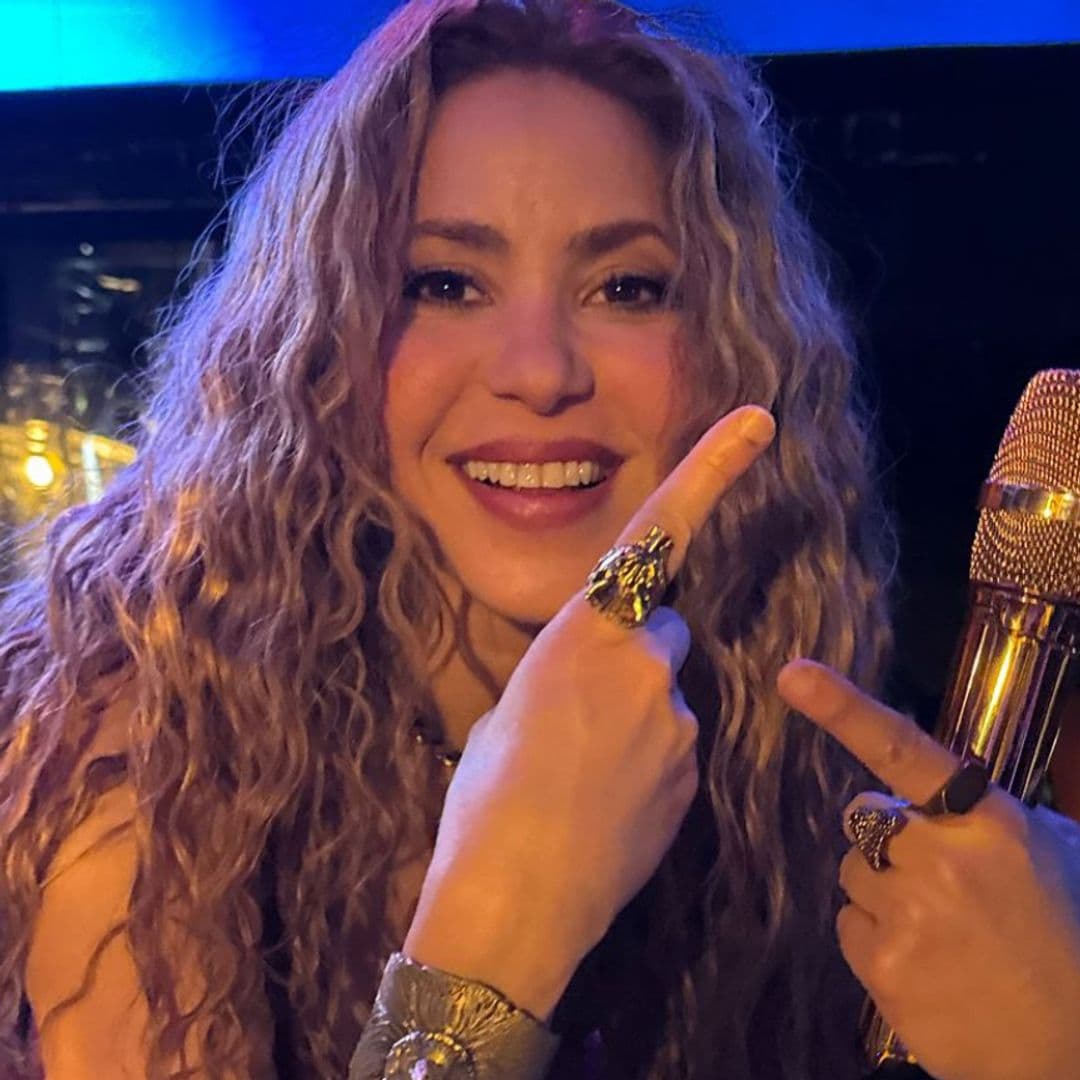 Shakira sorprende al mostrar los regalos más originales de sus fans, con anillazo incluido